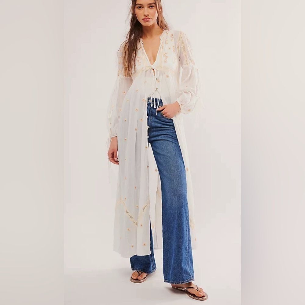 New Free People This stunning piece looks amazing Intimately